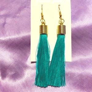 Beautiful light weight gold tone tassel earring